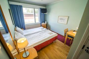 Фото номера Standard Twin Room - Guesthouse Отель Karolineburg Manor House Hotel г. Каяани 3
