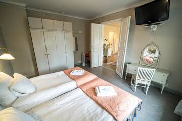 Фото номера Executive Manor Suite with Sauna Отель Karolineburg Manor House Hotel г. Каяани 5