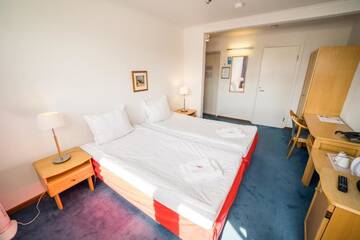 Фото номера Standard Twin Room - Guesthouse Отель Karolineburg Manor House Hotel г. Каяани 4