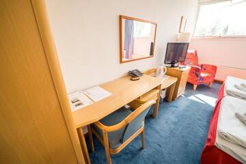 Фото номера Standard Twin Room - Guesthouse Отель Karolineburg Manor House Hotel г. Каяани 5