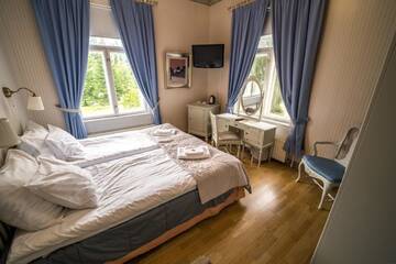 Фото номера Manor Twin Room with Sauna Отель Karolineburg Manor House Hotel г. Каяани 6